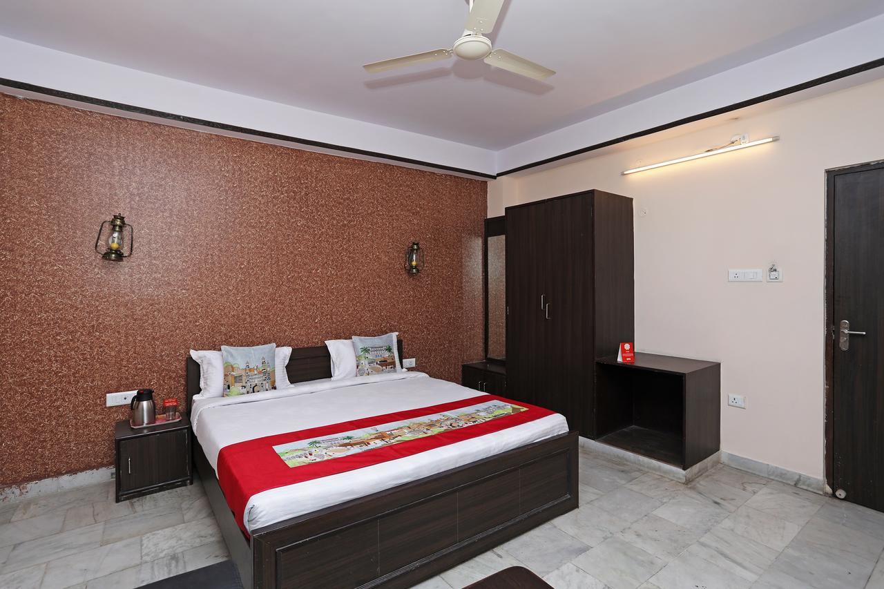 Hotel Oyo 10755 Anand Palace 2*